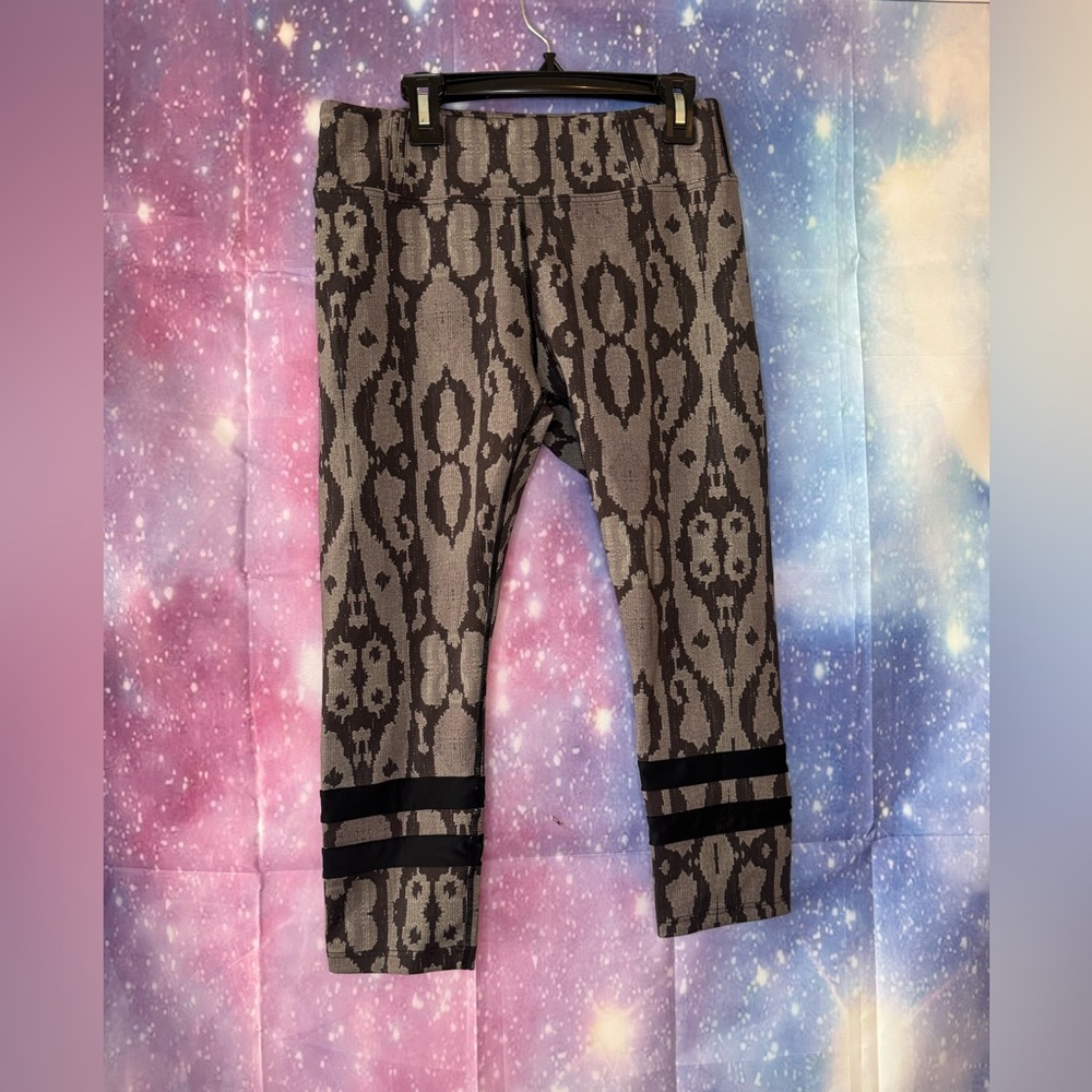 The Upside cropped pants 🛍
